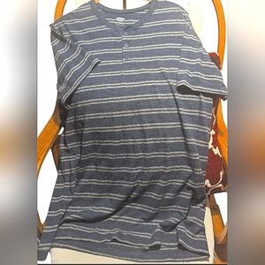 Men's Shirt. Old Navy. Vintage. Comfortable. 60% Cotton. 40% Polyester.